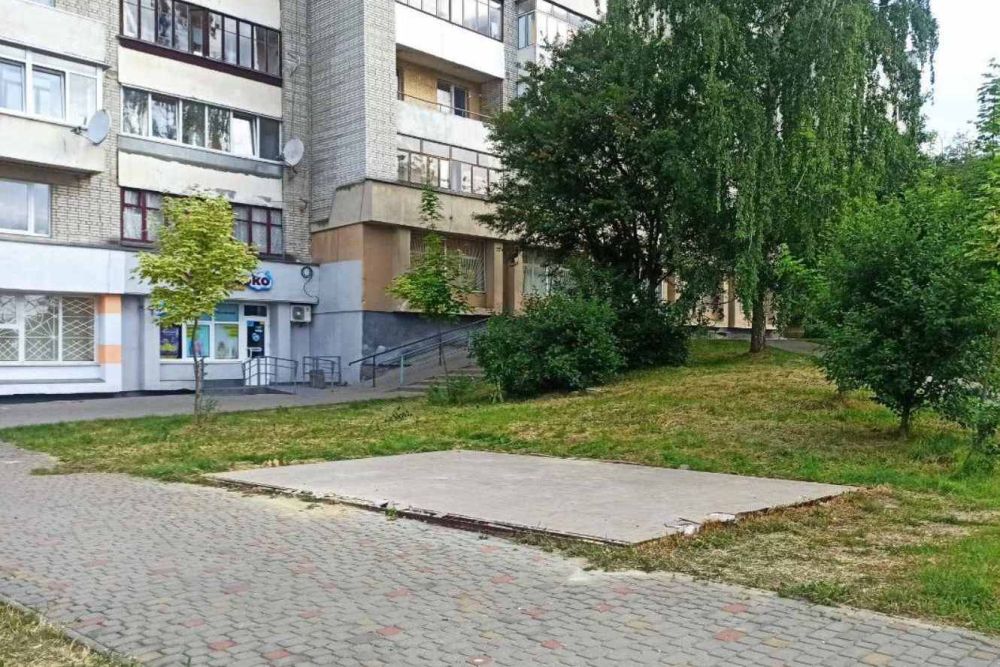 Фото 1: На вулиці Миколайчука демонтували ще один незаконний МАФ