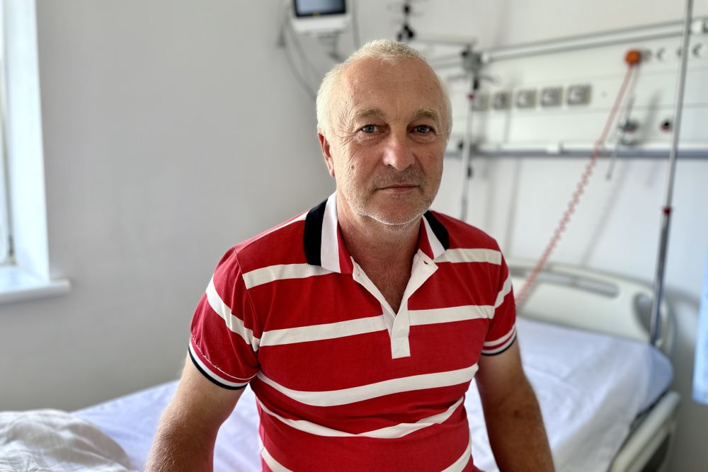 Фото 1: Львівські лікарі через один маленький прокол на руці прооперували чоловіка у передінфарктному стані