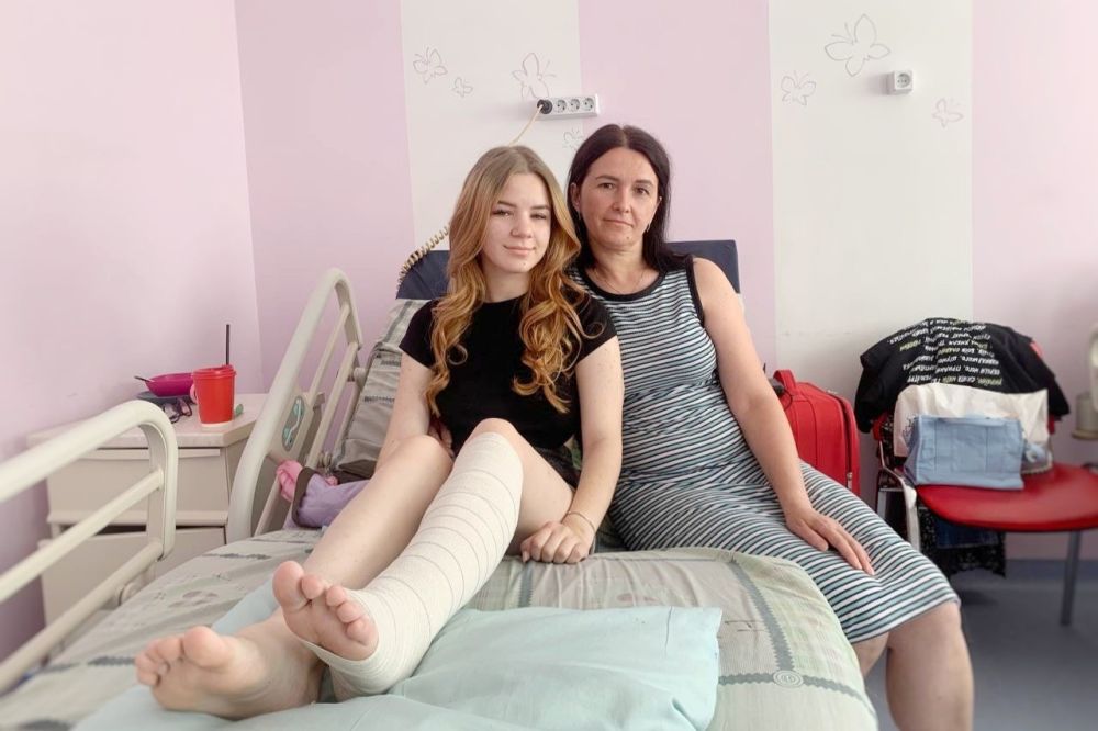 Фото 2: Львівські лікарі видалили одразу три пухлини у нозі 17-річної дівчини