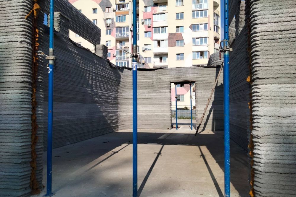Фото 3: Будівельні роботи зі зведення 3D-школи на Варшавській відновлять (відео)