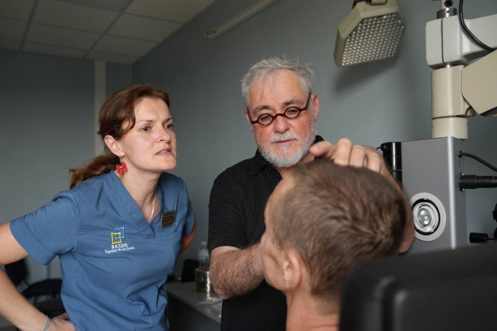 Фото 2: Уже 9 пацієнтів безкоштовно прооперував та ще 60 &ndash; проконсультував ізраїльський хірург-офтальмолог у Львові