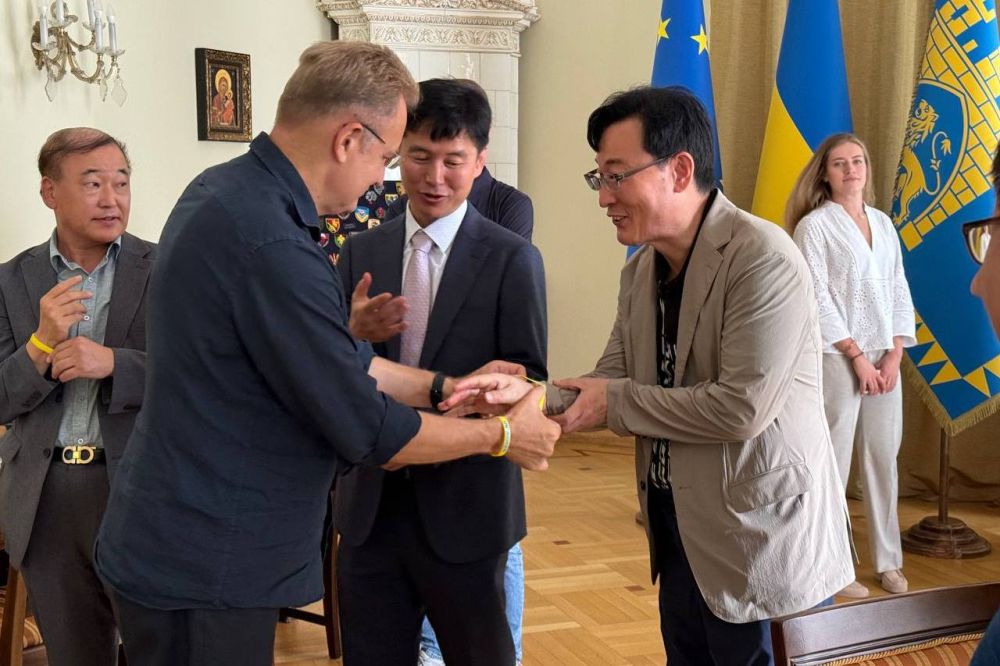 Фото 2: Міський голова Андрій Садовий зустрівся з представниками Корейсько-української асоціації нового будівництва