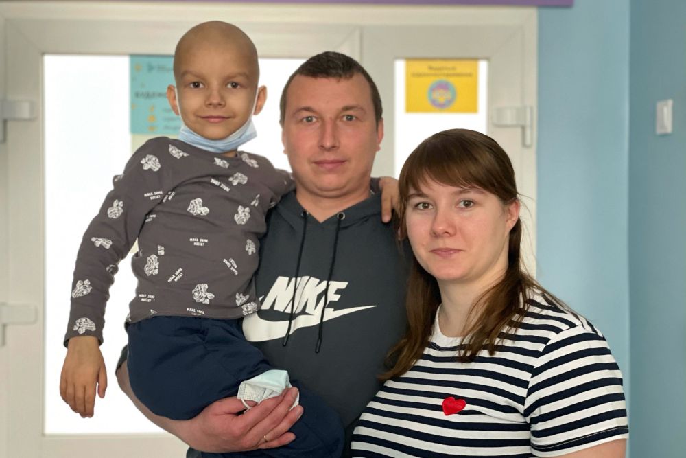 Фото 2: Дитина, якій львівські медики успішно пересадили кістковий мозок, готується до 1-го класу
