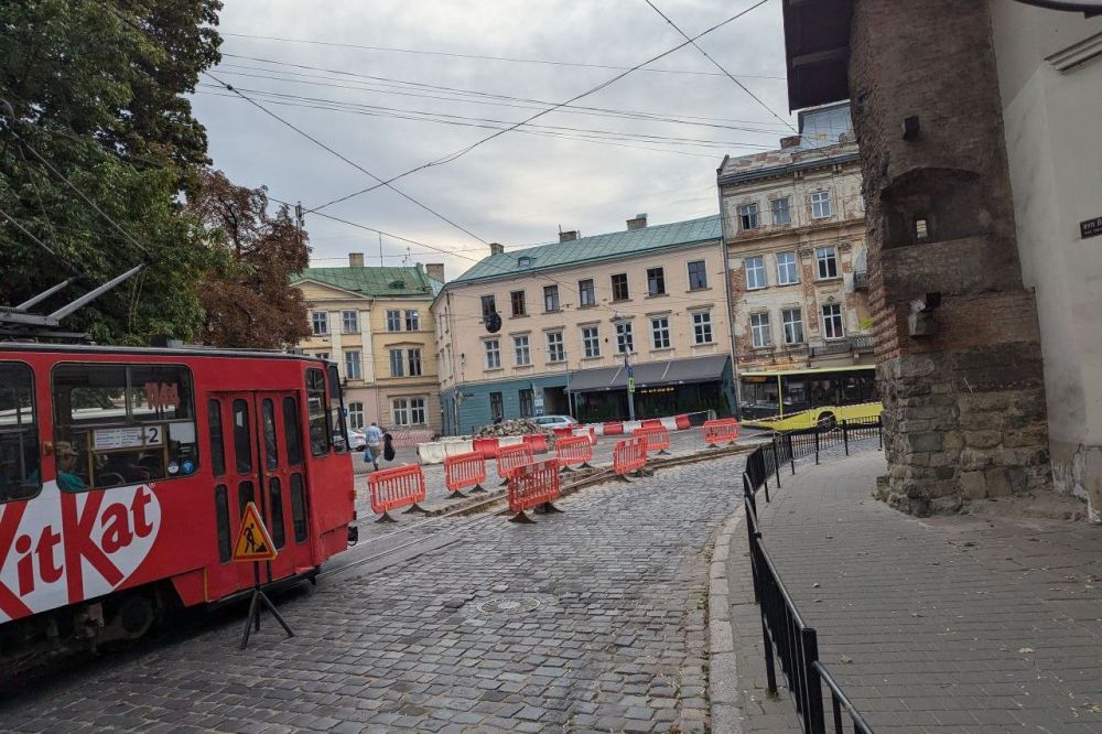 Фото 1: Заміна колії на вул. Винниченка: сьогодні до 22.00 трамваї №№ 1, 2, 7 і 9 курсуватимуть за звичними маршрутами