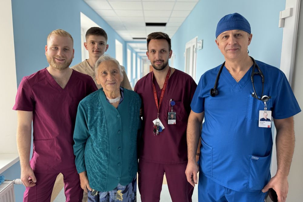 Фото 2: Львівські лікарі успішно прооперували 81-річну жінку з великою пухлиною щитоподібної залози