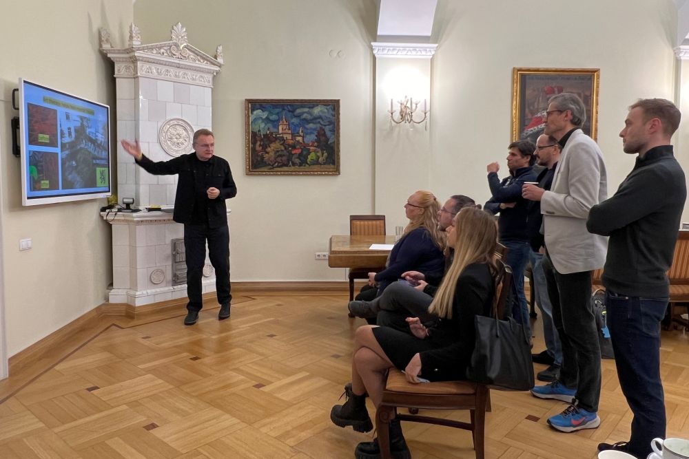Фото 1: Лікування моральних травм сучасними методами: делегація Єльського університету обмінюється досвідом з фахівцями центру НЕЗЛАМНІ