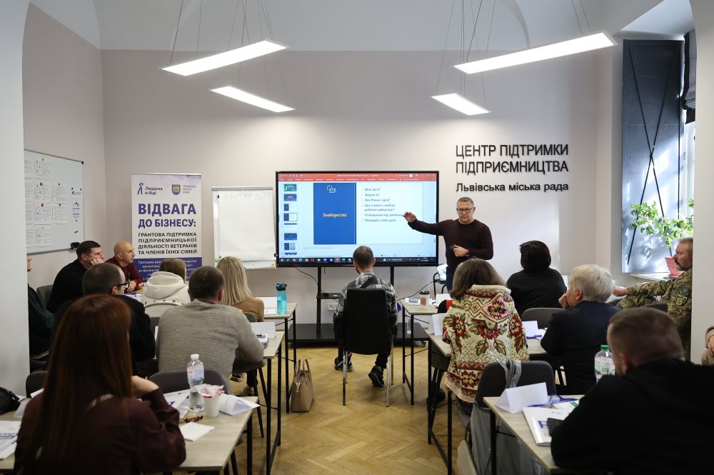 Фото 5: У міськраді навчають ветеранів вести бізнес: стартував новий набір (відео)