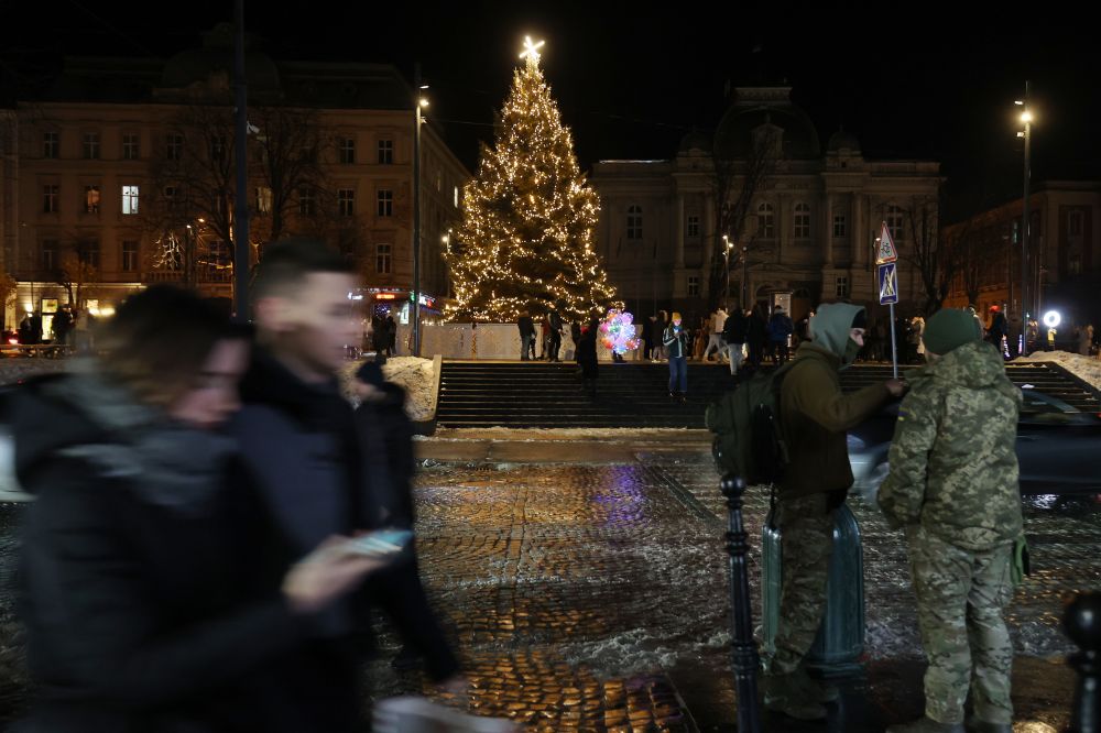 Фото 9: ЯКОЮ БУЛА ГОЛОВНА ЯЛИНКА ЛЬВОВА ОСТАННІ 10 РОКІВ