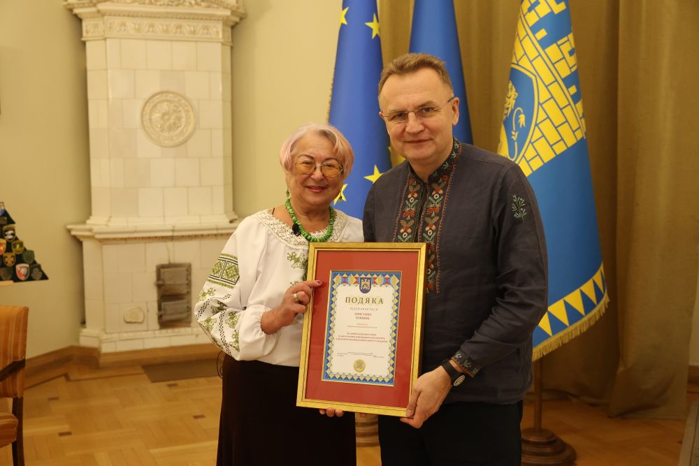 Фото 1: Багаторазова переможниця радіодиктанту Христина Гоянюк отримала премію від Львова (відео)