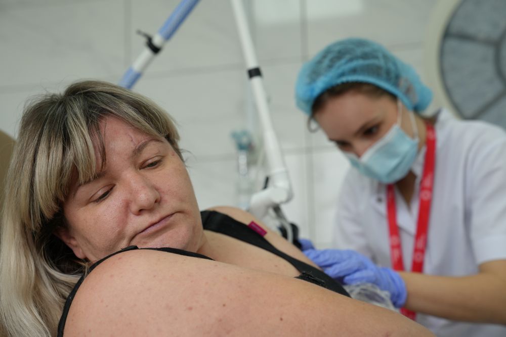 Фото 3: Львівські лікарі повертають красу жінці зі Слов&rsquo;янська, тіло якої понівечила російська ракета