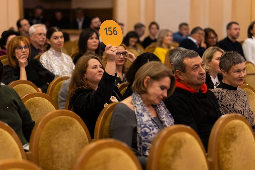 Фото 1: На аукціоні INSO-Львів зібрав 2 мільйони гривень для ЗСУ