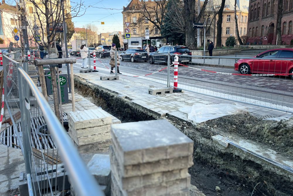 Фото 1: На перехресті вулиць Бандери &ndash; Чупринки встановлять павільйони очікування