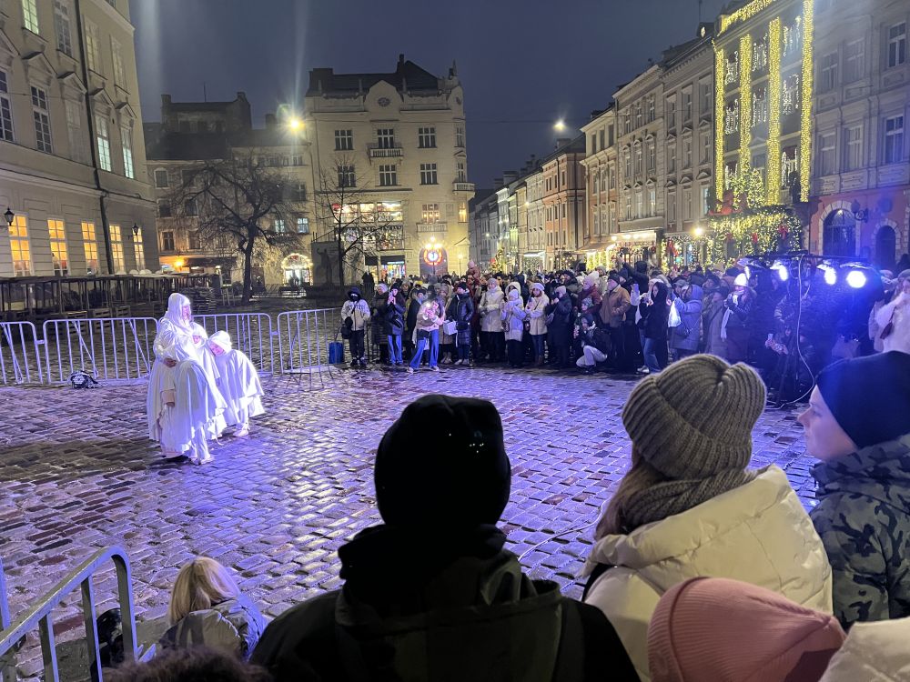 Фото 1: Вчора на площі Ринок львів&rsquo;янам і гостям міста показали два різдвяні театралізовані дійства