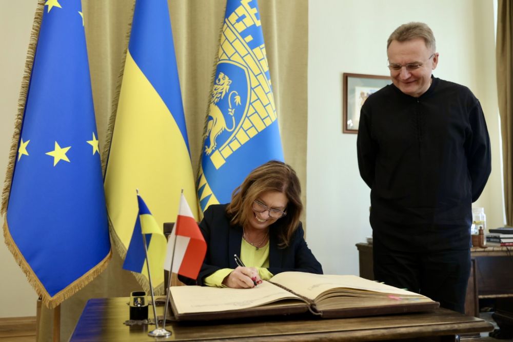 Фото 2: Міський голова Андрій Садовий зустрівся зі Спікеркою Сенату Республіки Польща Маугожатою Кідавою-Блонською