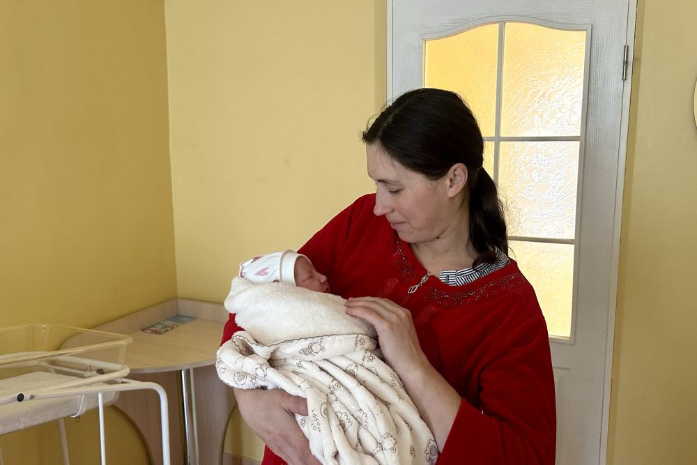 Фото 1: Львівські лікарі допомогли жінці народити сьому дитину