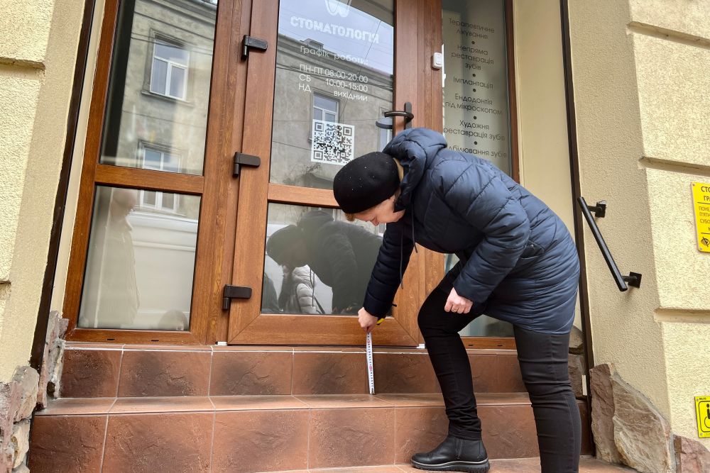 Фото 3: Дружина ветерана розширює стоматологічні послуги з підтримкою міста та облаштовує доступність