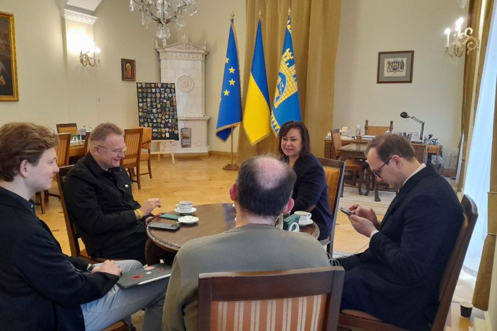 Фото 1: Міський голова Андрій Садовий провів зустріч із заступницею міністра розвитку громад та територій України Наталією Козловською