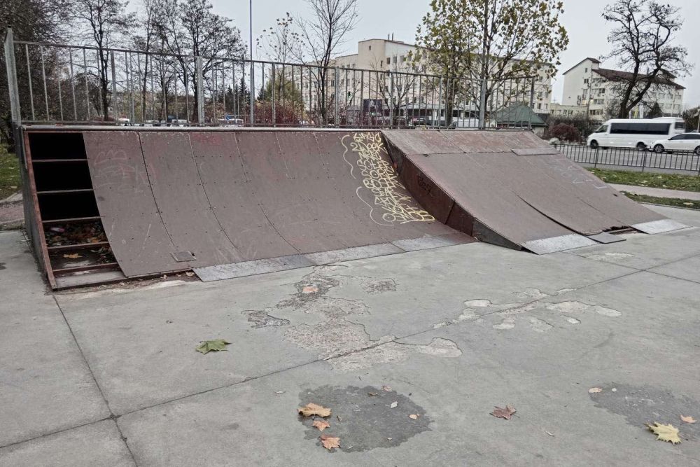 Фото 1: Скейтпарк на вул. Богдана Хмельницького відремонтують