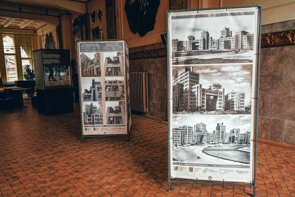 Фото 1: У Львові відкрили виставку, присвячену пошкодженій росіянами архітектурній пам’ятці Харкова – Держпрому (відео)