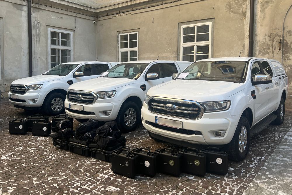 Фото 2: Дрони, РЕБ та авто закупили і передали військовим від громади Львова