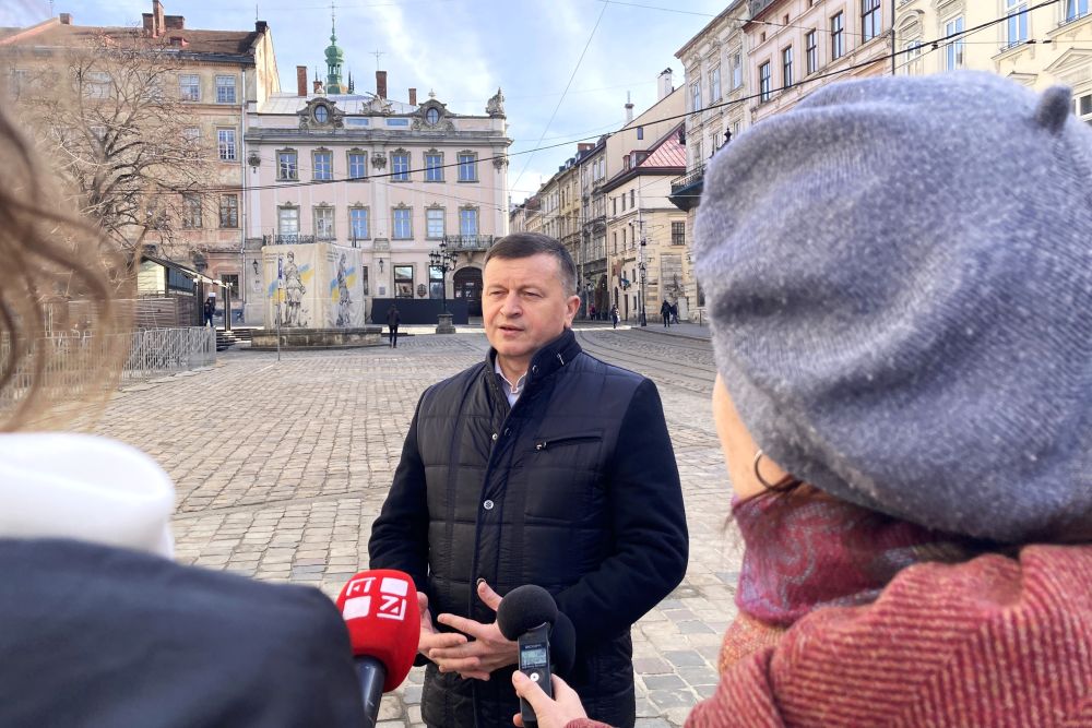 Фото 1: У Львові стартував конкурс &laquo;Найкращий двірник Львова &ndash; 2025&raquo;: подати кандидата можна до кінця тижня (відео)