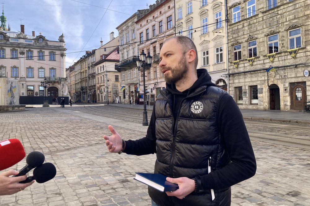 Фото 2: У Львові стартував конкурс &laquo;Найкращий двірник Львова &ndash; 2025&raquo;: подати кандидата можна до кінця тижня (відео)