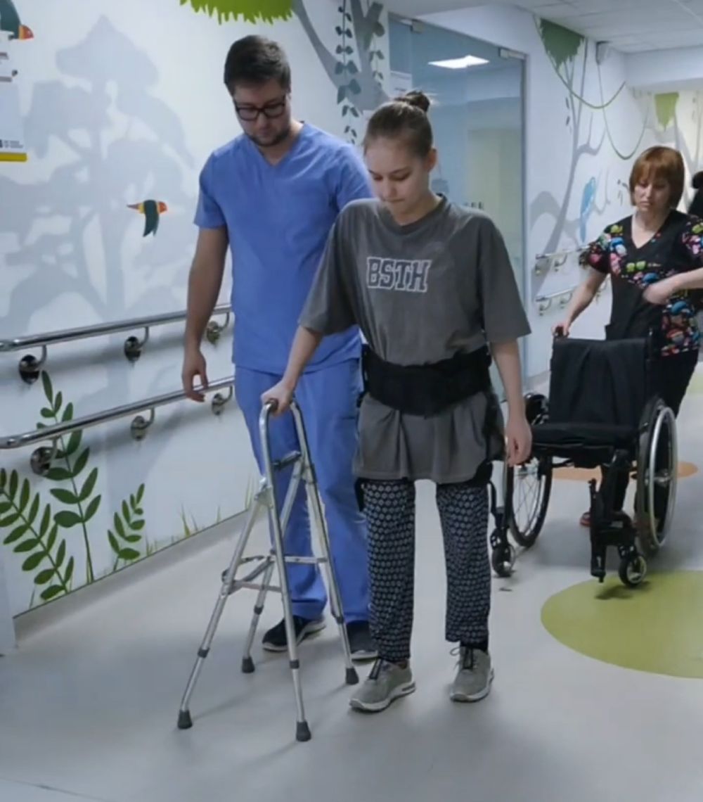 Фото 2: Львівські лікарі успішно оперують найскладніші випадки: унікальна операція врятувала 18-річну дівчину