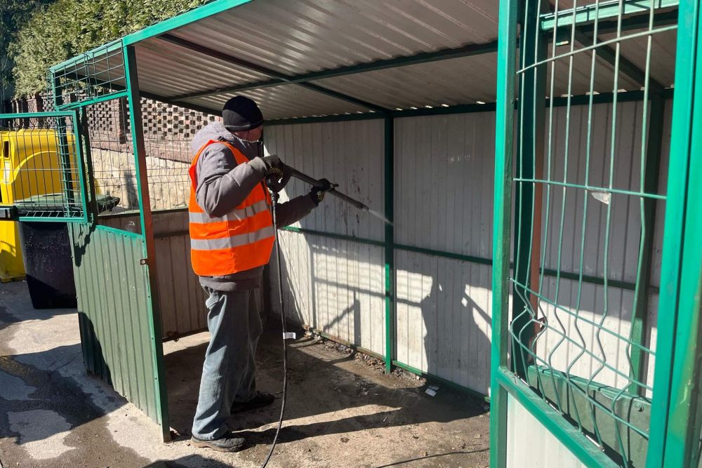 Фото 2: До великодніх свят ЛКП &laquo;Львівспецкомунтранс&raquo; оновить 210 контейнерних майданчиків
