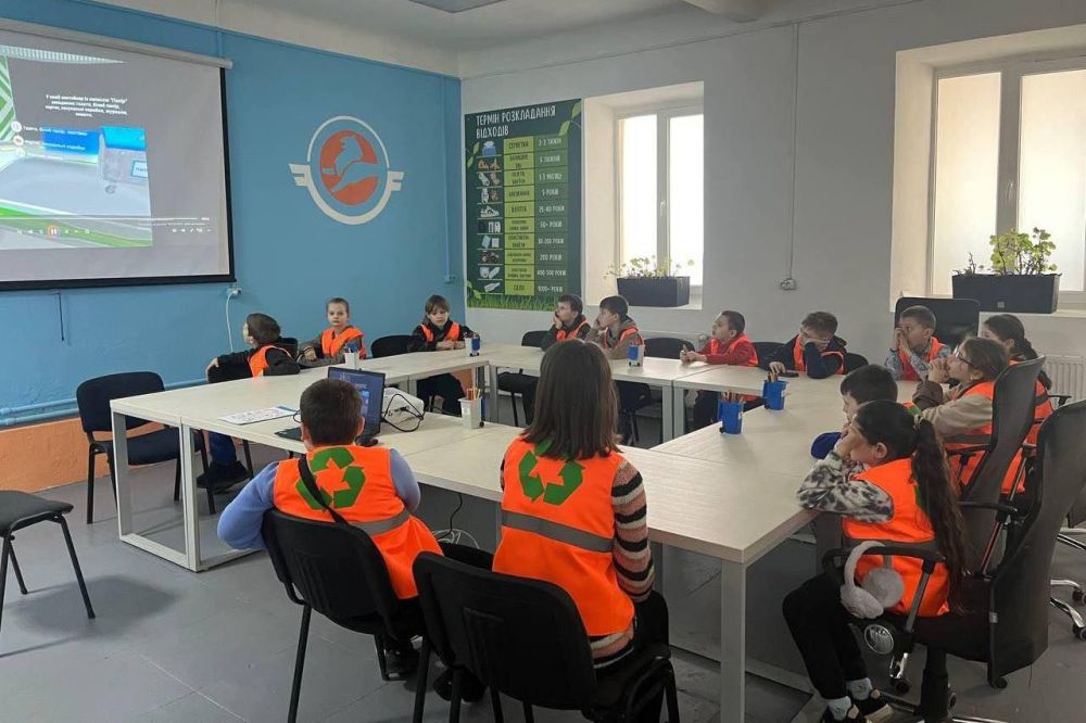Фото 2: У Львові навчають сортувати відходи у форматі гри: на вул. Жовківській уже місяць діє інтерактивний екопростір