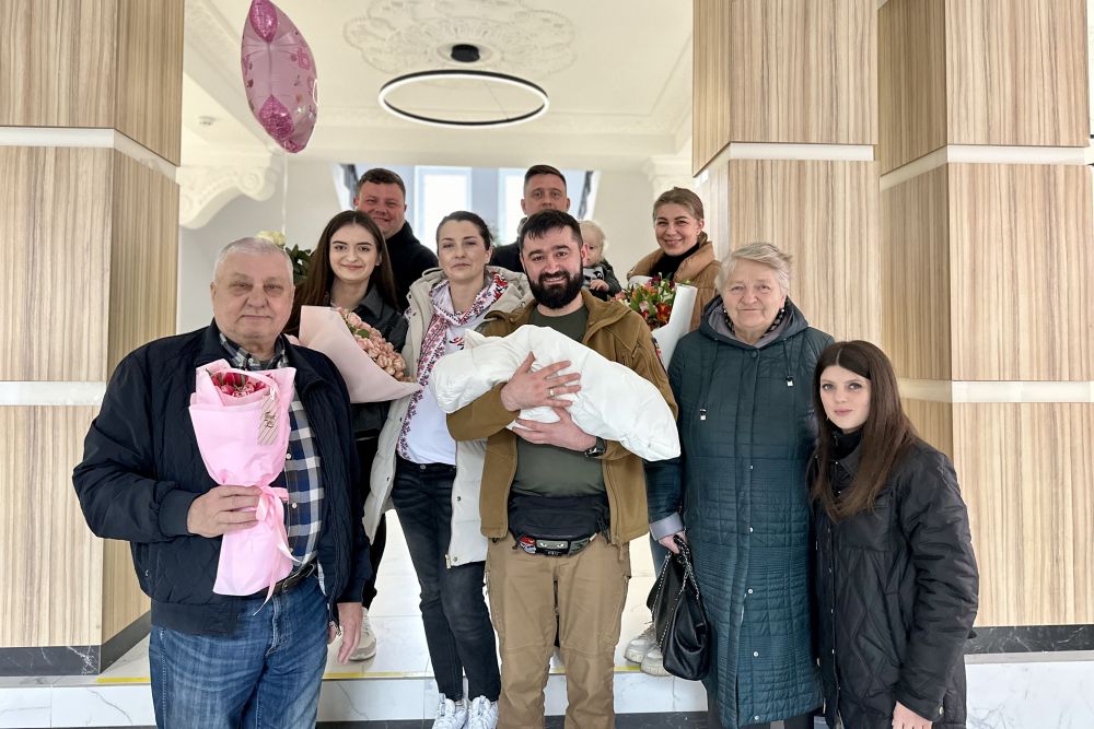 Фото 2: Вперше стала мамою у 39 років: львівські лікарі допомогли дружині захисника народити дитя