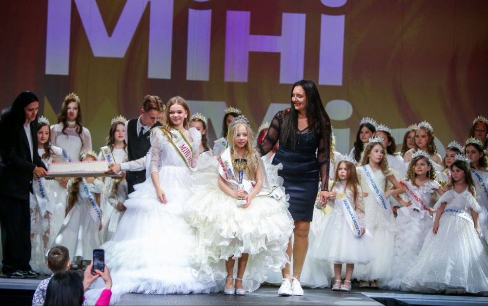 Фото 2: Юні красуні з &laquo;Міні Міс Україна 2025&raquo; зібрали для дитячої лікарні у Львові 120 000 гривень