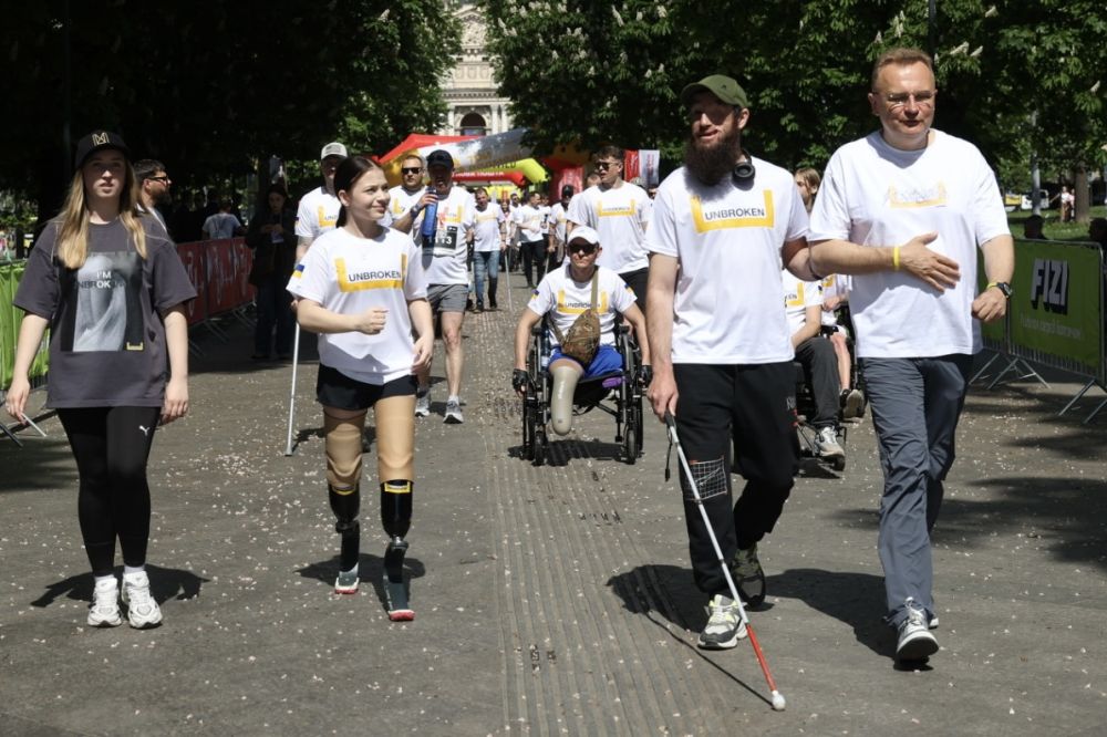 Фото 3: У Львові відбувся безбар&rsquo;єрний благодійний напівмарафон: серед учасників забігу пацієнти центру UNBROKEN (відео)