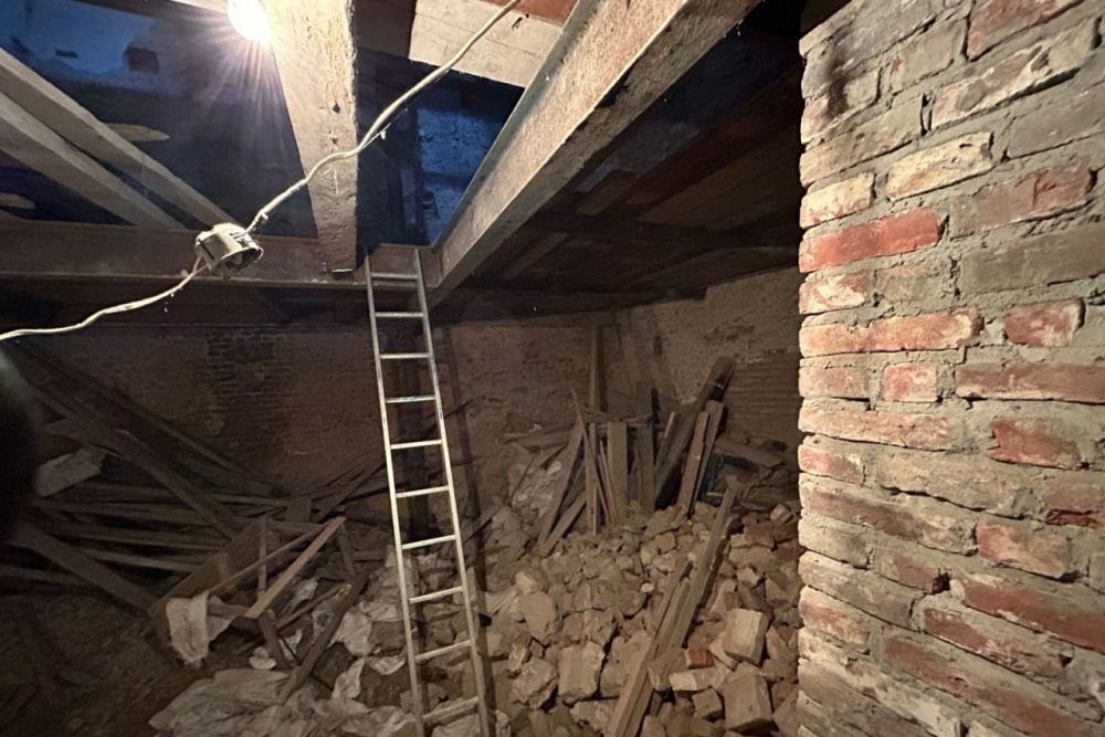 Фото 1: Суд підтвердив накладений на приватну компанію штраф за самовільні роботи у кам’яниці на пл. Ринок, 40