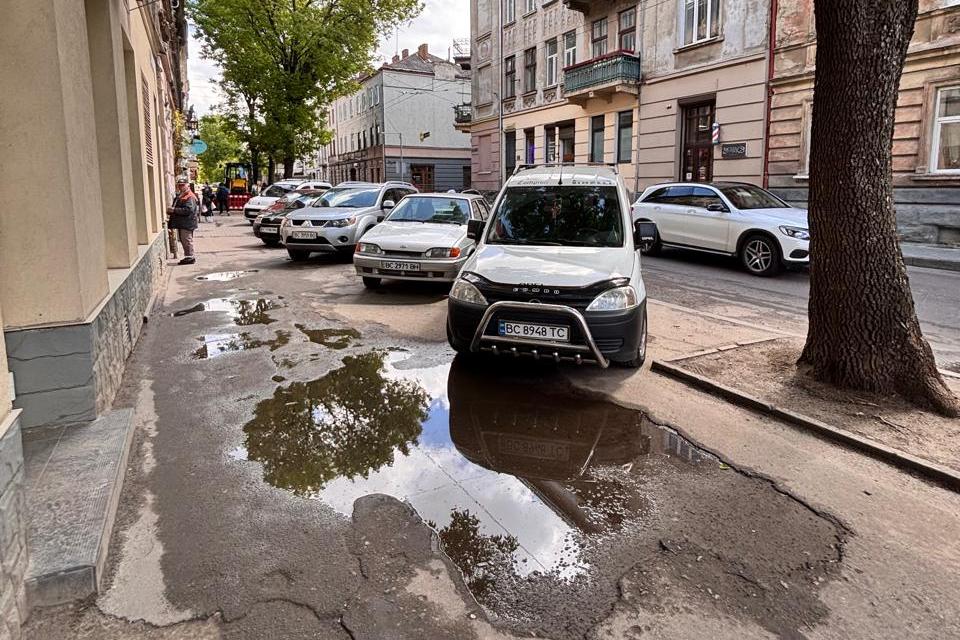 Фото 1: Хідник на вулиці Героїв УПА відремонтують із врахуванням вимог доступності: наступного тижня стартують роботи