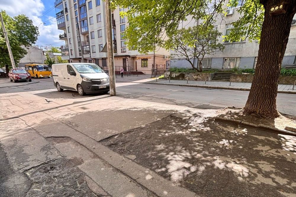 Фото 2: Хідник на вулиці Героїв УПА відремонтують із врахуванням вимог доступності: наступного тижня стартують роботи