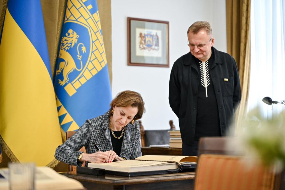 Фото 4: Лауреатка Пулітцерівської премії Енн Епплбом провела відкриту розмову у львівській Ратуші