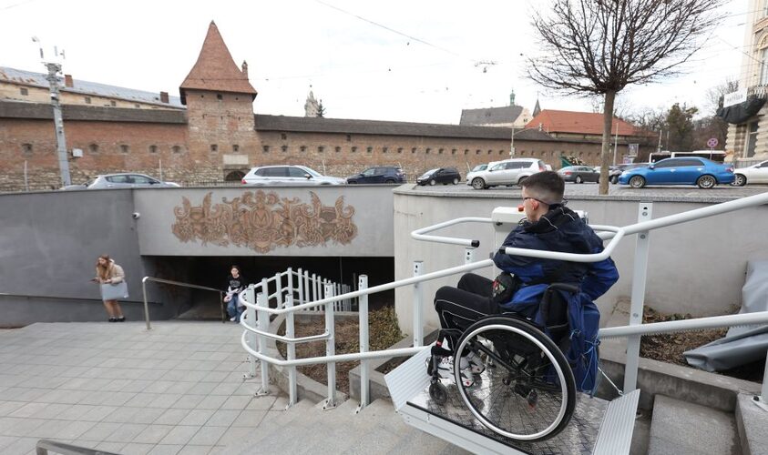 Фото 12: Місто без бар'єрів: як Львів стає доступним