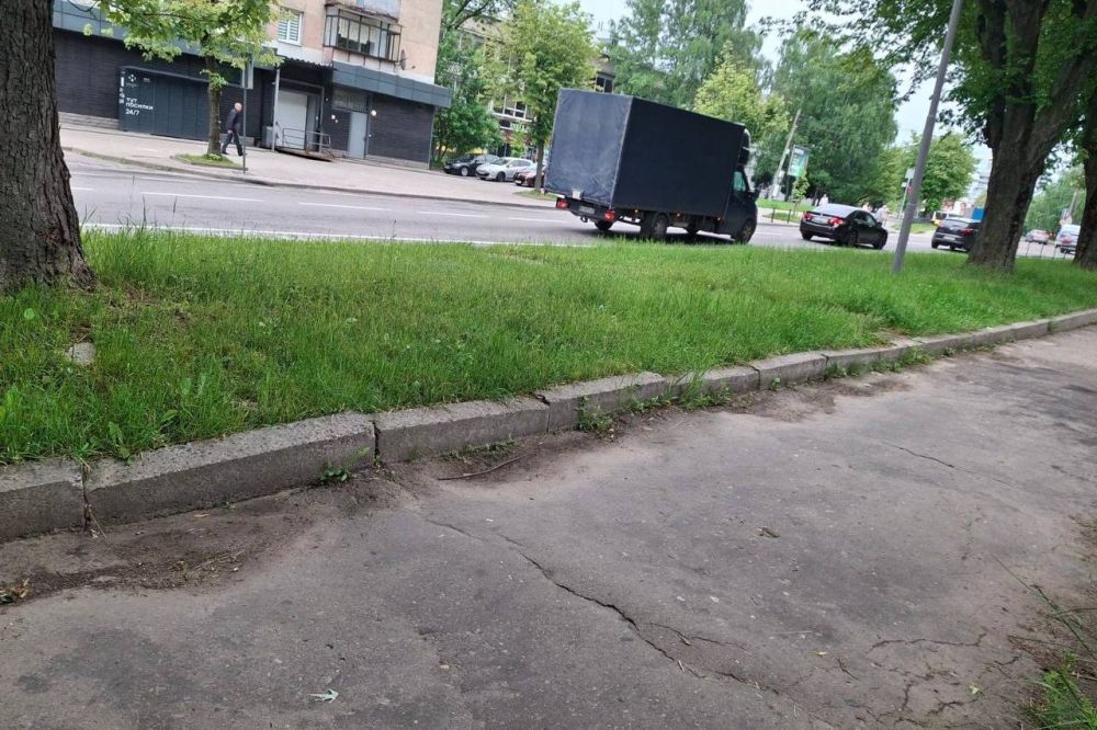 Фото 1: Хідник до поліклініки і ЦНАПу на вул. Виговського стане доступним