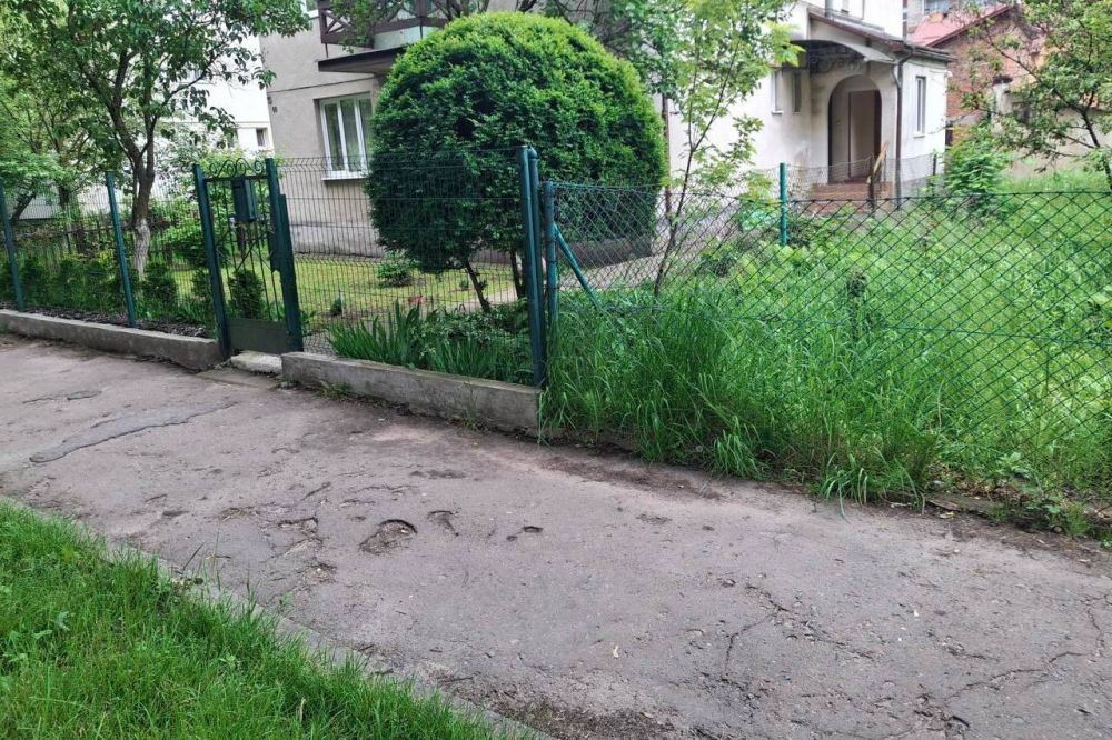 Фото 2: Хідник до поліклініки і ЦНАПу на вул. Виговського стане доступним