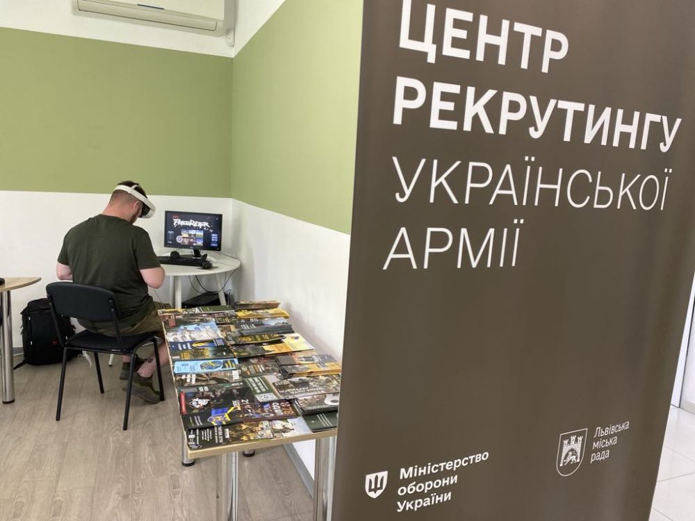 Фото 2: У львівському Центрі рекрутингу з&rsquo;явився технологічний куточок для майбутніх операторів БПЛА