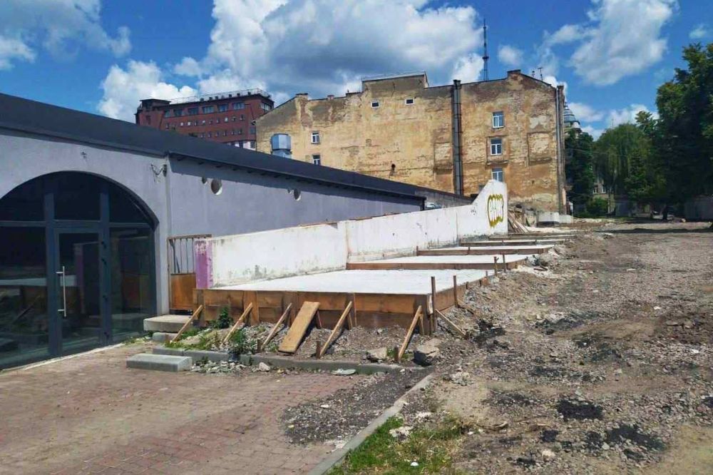 Фото 1: На території колишнього ринку &laquo;Добробут&raquo; знову почали будувати МАФи: місто звернулось у&nbsp;профільне міністерство з&nbsp;вимогою провести перевірку