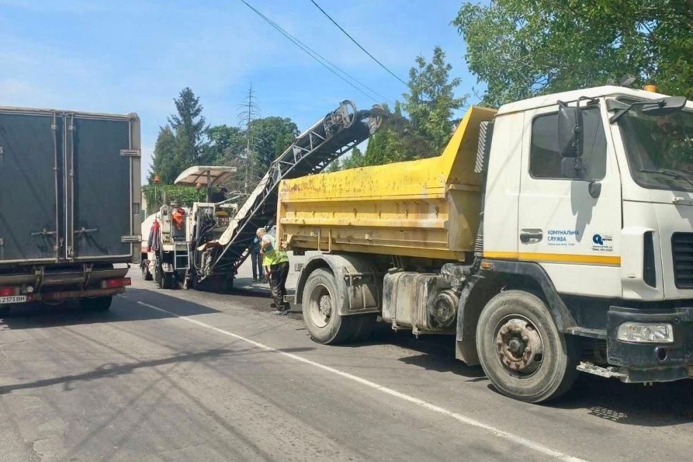 Фото 1: Цього тижня на вул. Тракт Глинянський ремонтуватимуть дорогу: водіїв просять оминати ділянку