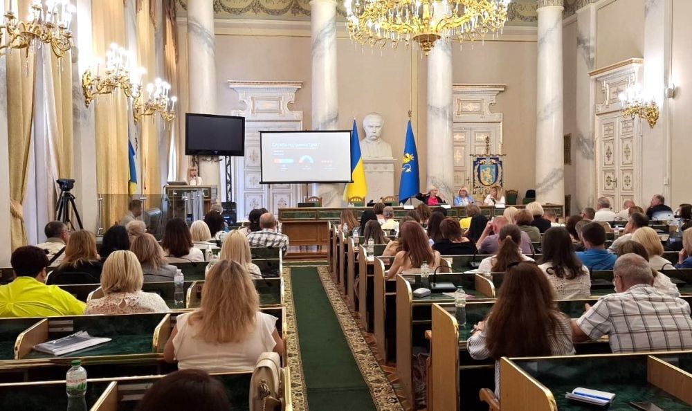 Фото 2: Швидко, зручно та без черг: понад 5000 ветеранів та їх рідних скористались спеціальним сервісом у&nbsp;ЦНАПах Львова