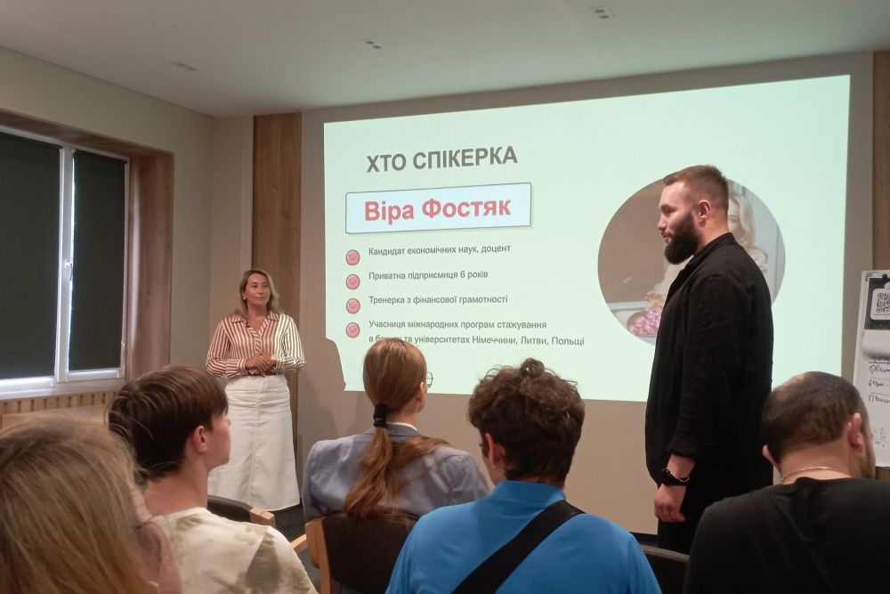 Фото 2: Як заощадити кошти та керувати ними: у Львівському центрі підтримки учасників бойових дій провели лекцію з фінансової грамотності