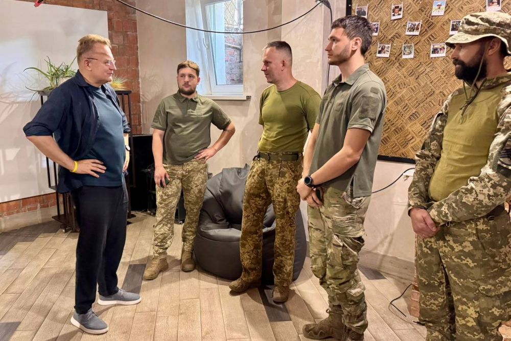 Фото 2: Андрій Садовий відвідав захисників на Донеччині та передав техніку від громади Львова