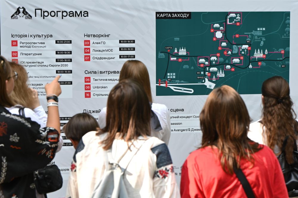 Фото 2: У Шевченківському гаю розпочався фестиваль до Дня молоді (відео)