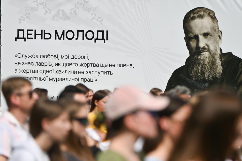 Фото 1: У Львові сотні молодих людей об&rsquo;єдналися у&nbsp;спільній молитві та відвертій розмові про майбутнє України