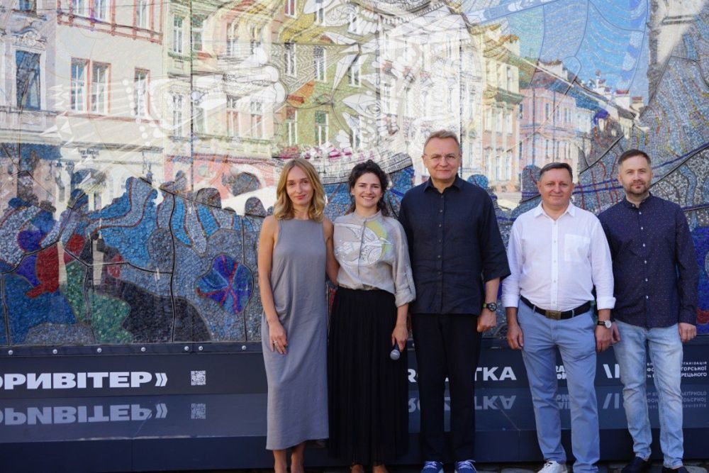 Фото 5: До Львова привезли відтворену мозаїку &laquo;Боривітер&raquo;
