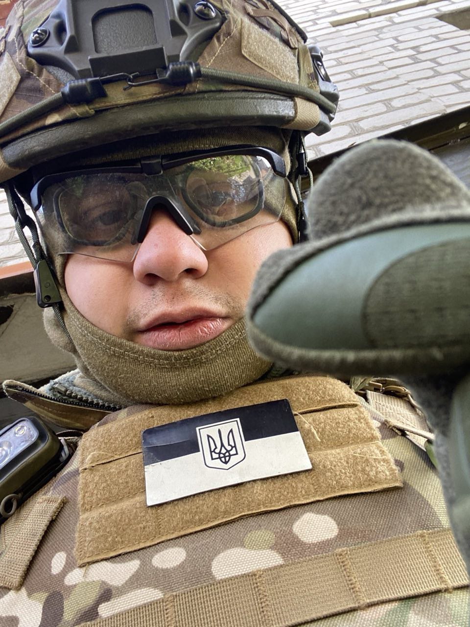 Фото 1: Куртка «Погулянка», штани «Замарстинів», сорочка «Личаків»: ветеран війни Юрій Костирка створює у Львові унікальний одяг