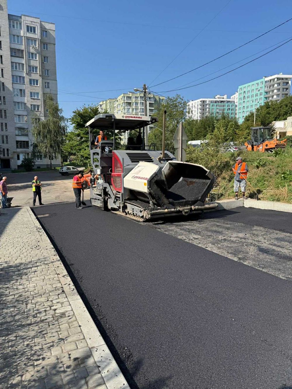 Фото 1: На вул. Щеповій завершують ремонтні роботи: з&nbsp;середини вересня тут курсуватимуть автобуси №&nbsp;21